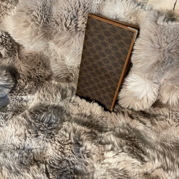 Celine Brown Wallet. A lots of cards slots and has small coin. - Picture 4 of 9